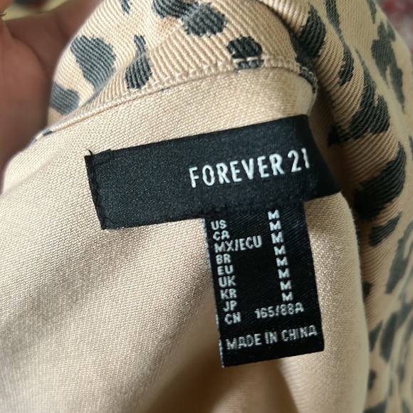 Forever 21 Cropped Distressed Leopard Print Denim Jacket | Size L - Picture 5 of 9